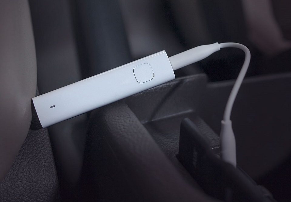 Mi Bluetooth Audio Receiver White в автомобиле
